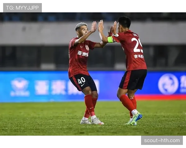 中超赛季收官:冠军归属尘埃落定,降级悬念牵动球迷心 中超赛季收官:冠军归属尘埃落定,降级悬念牵动球迷心